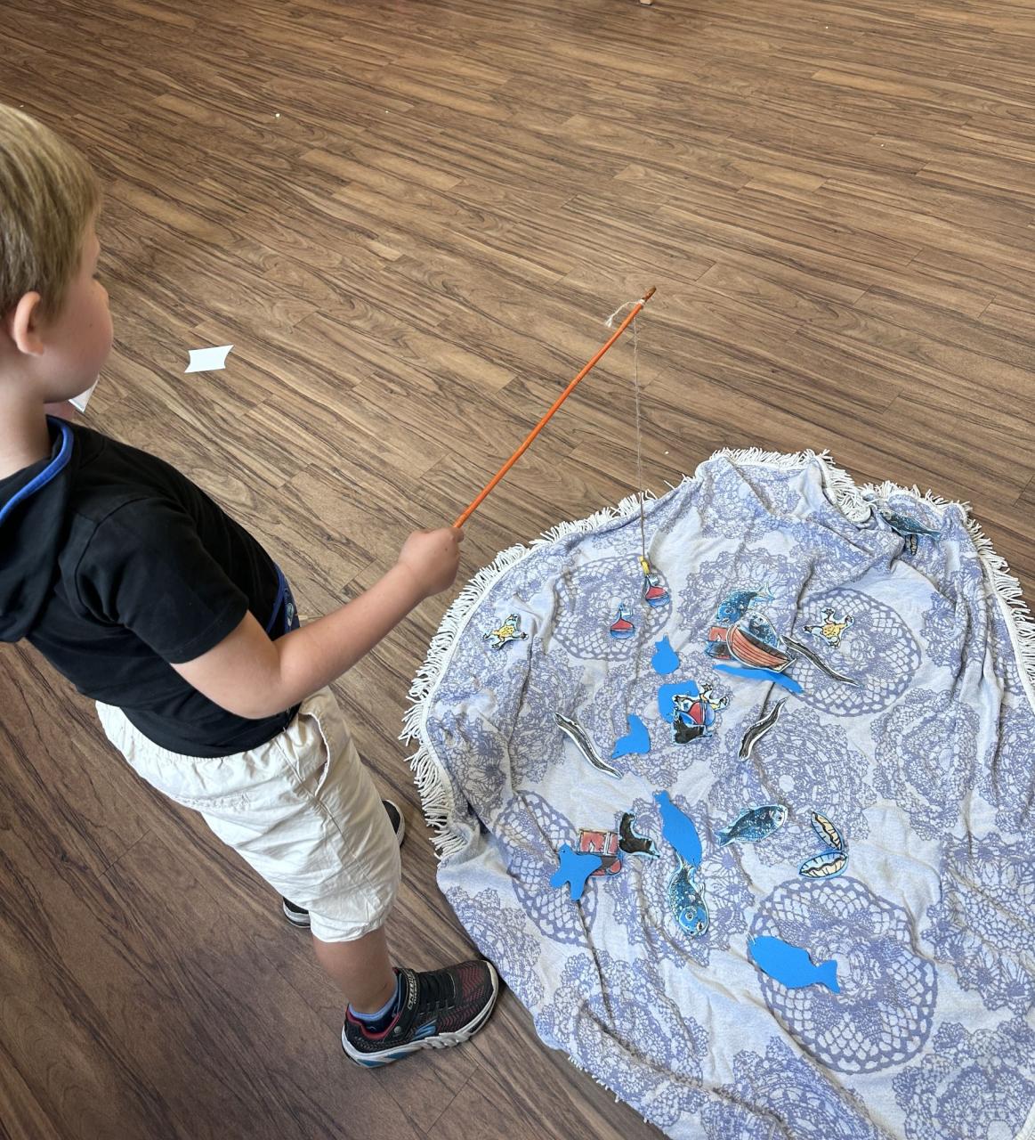 Bilderbuchkino Pettersson zeltet, Kinder in der Bibliothek