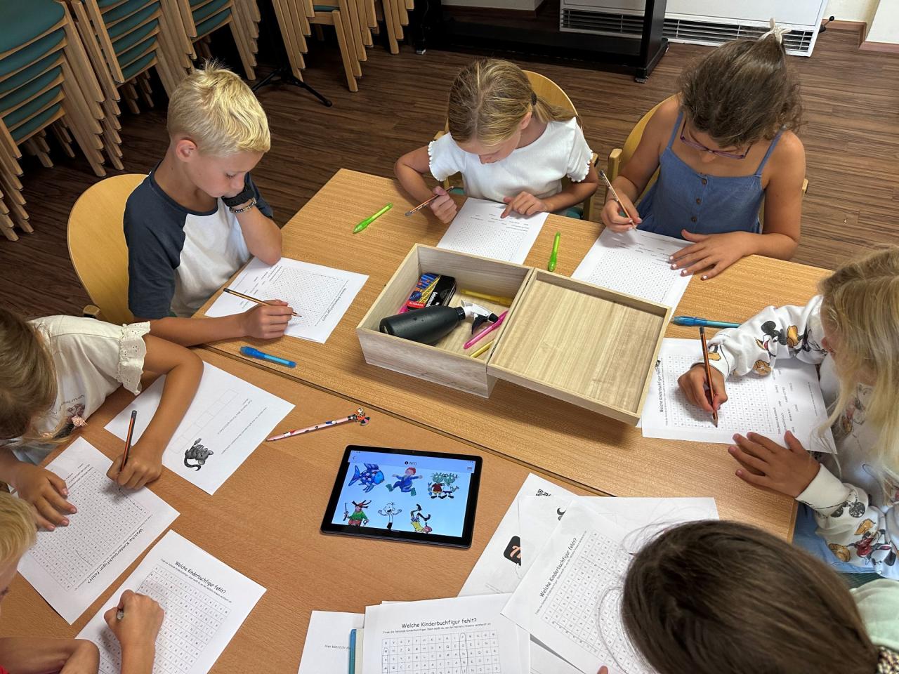 Actionbound Das verschwundene Buch, Kinder in der Bibliothek
