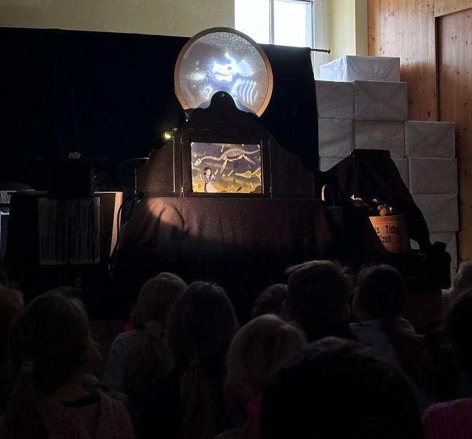 Kamishibai "Die Dinosaurierlady"